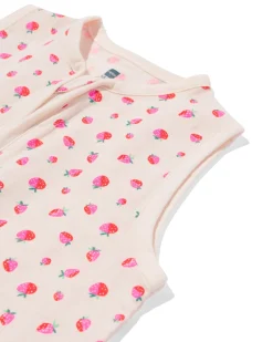 babyslaapzak mouwloos mousseline 0.5tog aardbeien lichtroze