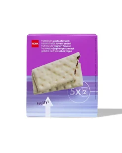 yoghurt fruitbiscuit